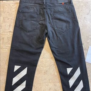 Mens Off White diagonal stripes black denim jeans.